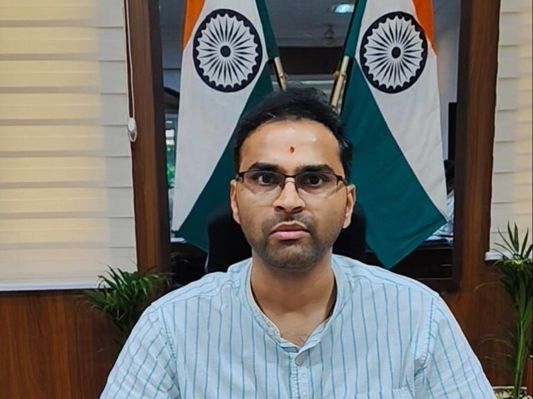 देवरिया डीएम | Deoria DM के बारे में