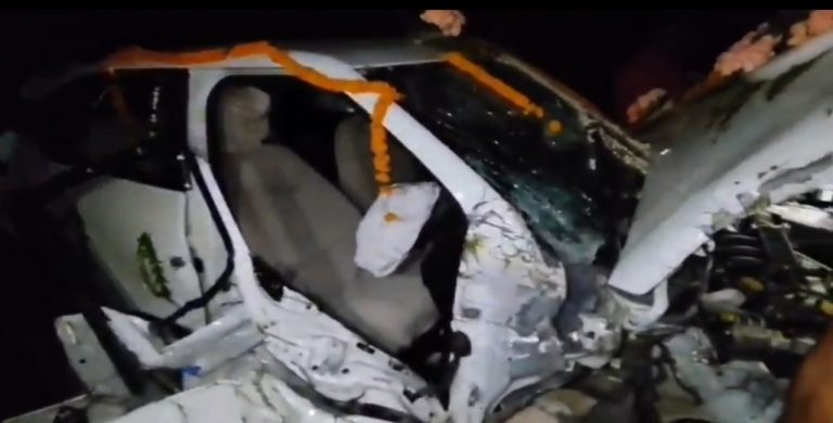 कुशीनगर में बारात जा रही कार हुई दुर्घटनागस्त, दूल्हा समेत आधा दर्जन लोग अस्पताल में भर्ती