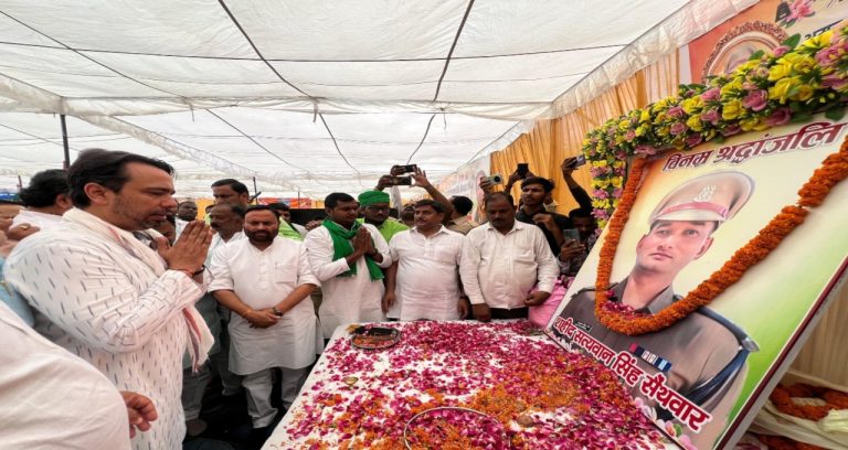 जयंत चौधरी ने कुशीनगर में वीर शहीद सत्यवान सिंह को दी श्रद्धांजलि