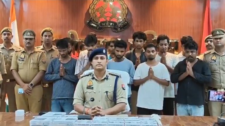 कुशीनगर पुलिस ने 71-71 लाला गैंग के 12 सदस्यों को किया गिरफ्तार, हथियार और मोबाइल फोन बरामद