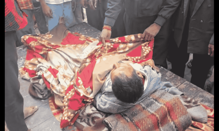 पड़रौना में छुट्टा पशुओं पर लापरवाही बनी जानलेवा, सांड के हमले में 50 वर्षीय व्यक्ति की मौत