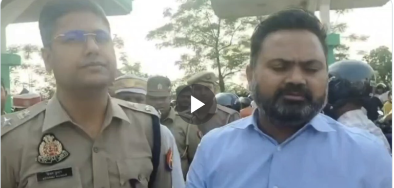 कुशीनगर : डीएम ने एसपी के साथ पेट्रोल पंपों का किया निरीक्षण, पंपों पर गाड़ियों में तेल भराने की होड़