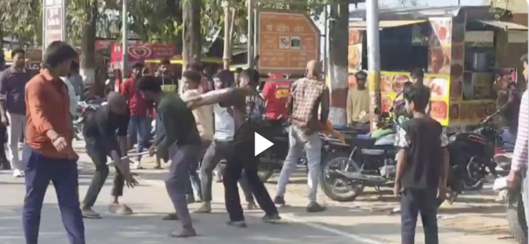 कुशीनगर: पर्यटक पर दुकानदारों का हमला, वीडियो वायरल होने के बाद 3 गिरफ्तार