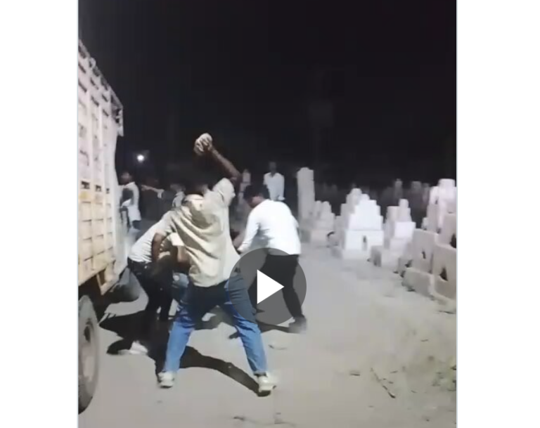 कुशीनगर : गाड़ी साइड न करने पर विवाद, दो पक्षों में जमकर मारपीट वीडियो वायरल, पुलिस जांच में जुटी