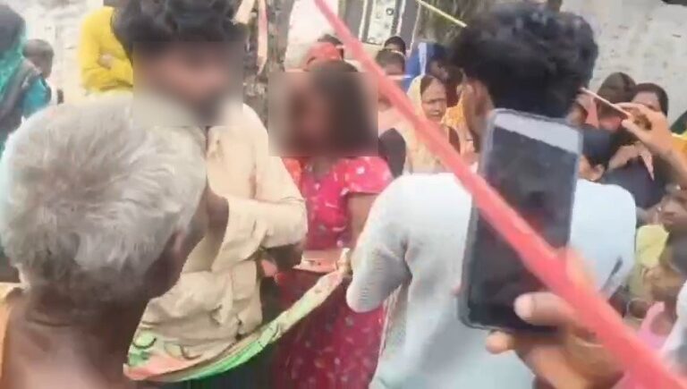 Kushinagar: दो बच्चों की मां से मिलने पहुंचा एक बच्चे का बाप, ससुराल वालों ने पेड़ से बांधकर रचा दी शादी!