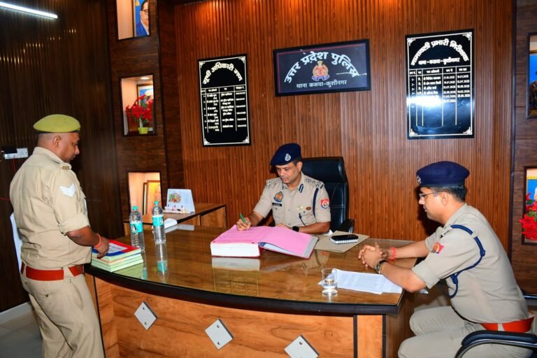 कुशीनगर: कसया थाने में दो सिपाहियों पर सख्त कार्रवाई के बाद डीआईजी ने किया औचक निरीक्षण