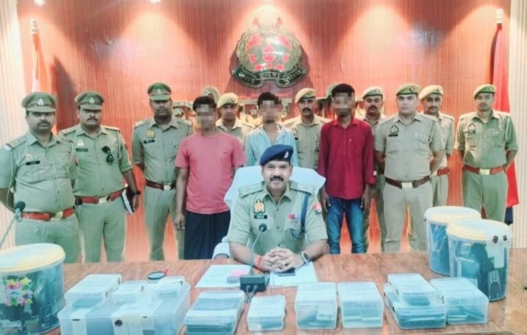 कुशीनगर: सेवरही थाना क्षेत्र में लूट का खुलासा, तीन शातिर अभियुक्त गिरफ्तार और जेल भेजे गए